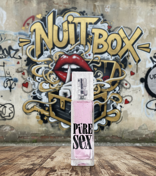 Perfume Pure Sex frente a mural de Nuit Box con labios rojos y arte urbano, sex shop online Chile.