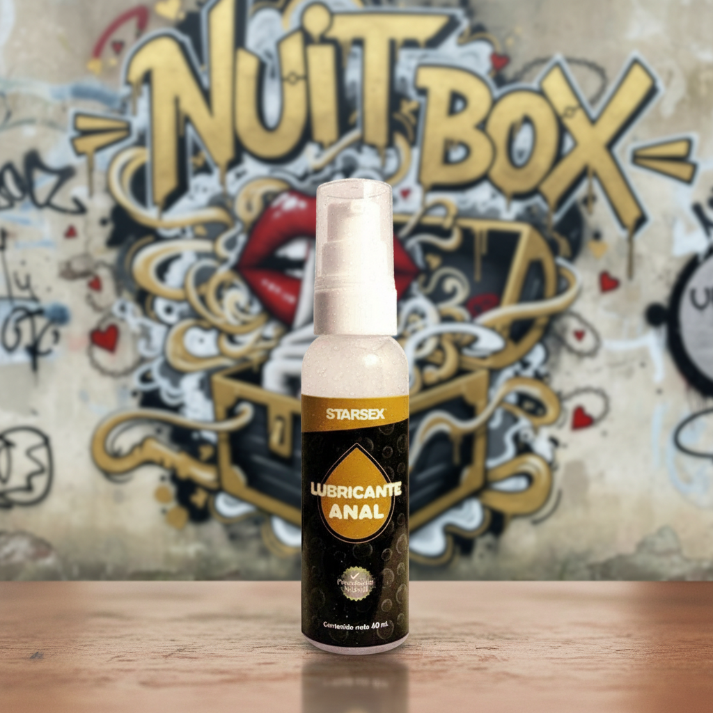 Lubricante íntimo sobre mesa, fondo mural Nuit Box, sex shop online en Chile.